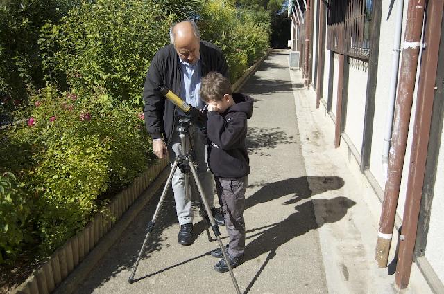 Public clairesemé souvent très jeune mais enthousiaste - 640